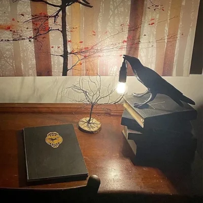 Resin Lucky Bird Crow Table Lamp - Image 4