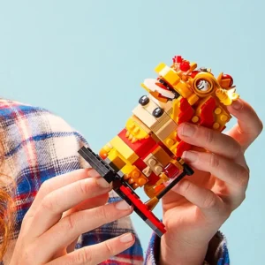 LEGO BrickHeadz Lion Dance Guy (Set 40540) - Image 3